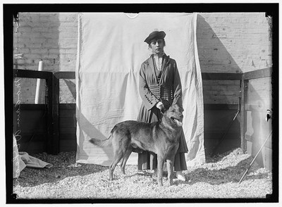 Photo:DeLeon Mme 1916 Dog Show Woman with German Shepherd