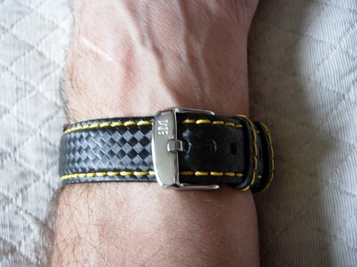 18 mm TECHNIQUE BRACELET ETANCHE CARBONE NOIR COUTURE JAUNE DOUBLURE CUIR - Imagen 6 de 8