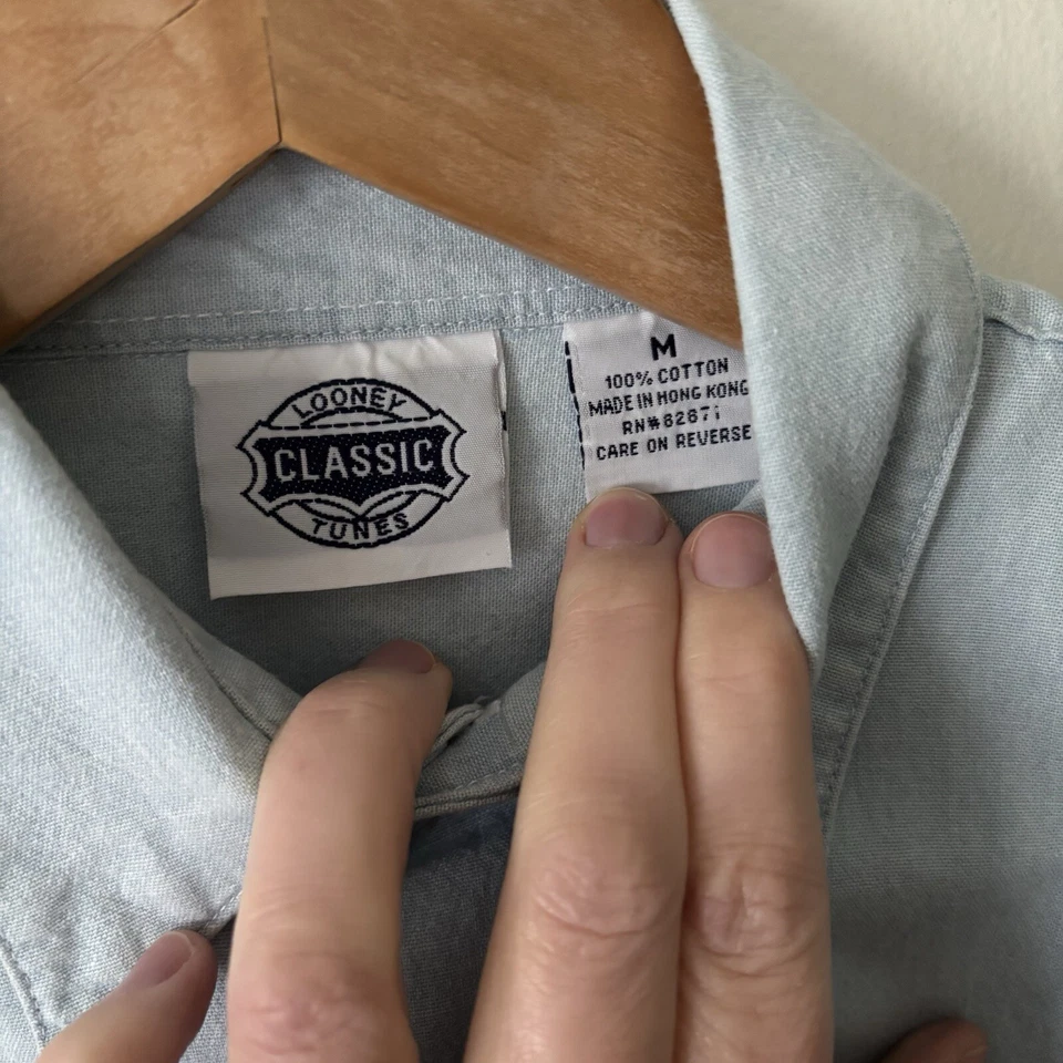 Vintage 1995 looney tunes size M preppy bugs and Tasmanian Devil button up Shirt - Image 3 of 4