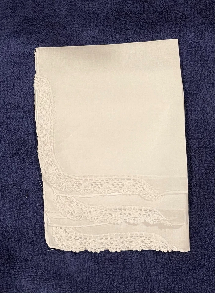 Juego de 3 pañuelos de algodón vintage con bordes de ganchillo a mano en una esquina Foto 2 de 2