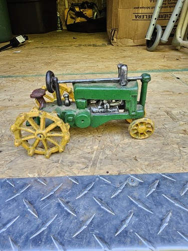 JOHN DEERE TRACTOR OLD HEAVY CAST IRON FARM TOY VINTAGE GREEN YELLOW - Picture 2 of 5
