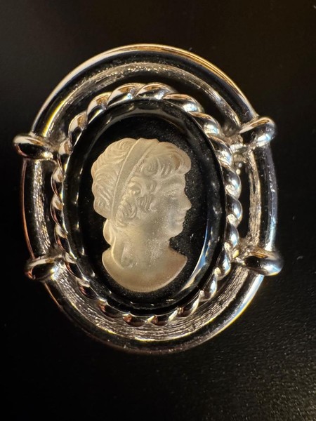 Burberrys Vintage Cameo Brooch – Silver/Black – Excellent Condition