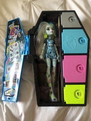 Monster High Skulltimate Secrets Fashion Doll Locker Playset Frankie Stein G3