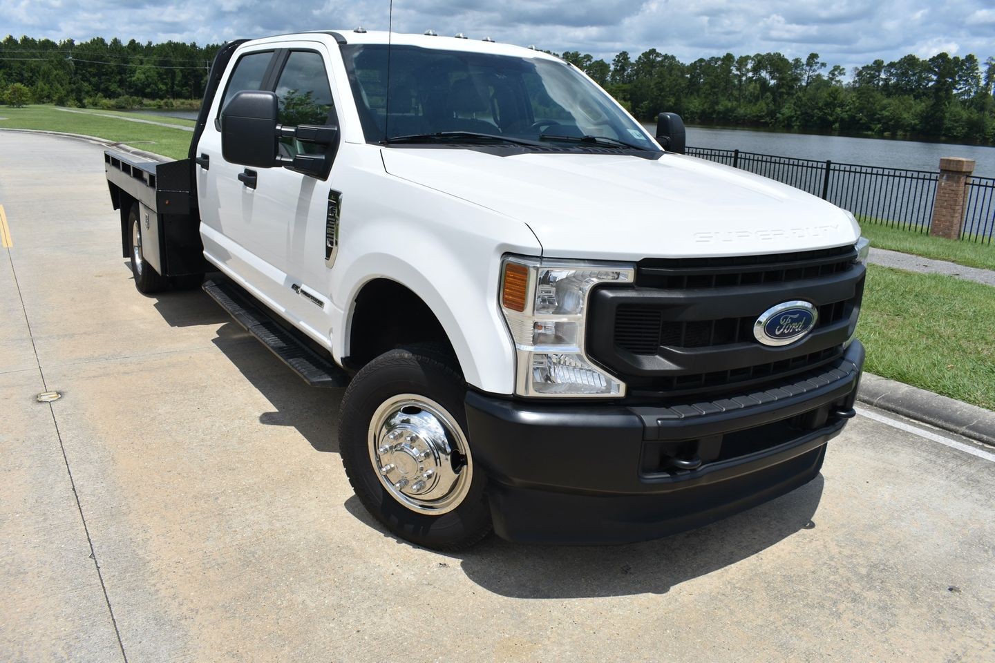 2021 Ford F-350 Super Duty XL thumbnail 2