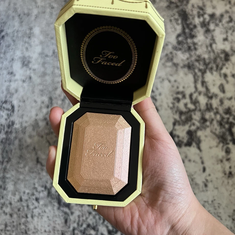 too faced diamond fire highlighter light canary diamond Discontinued - Image 3 of 4