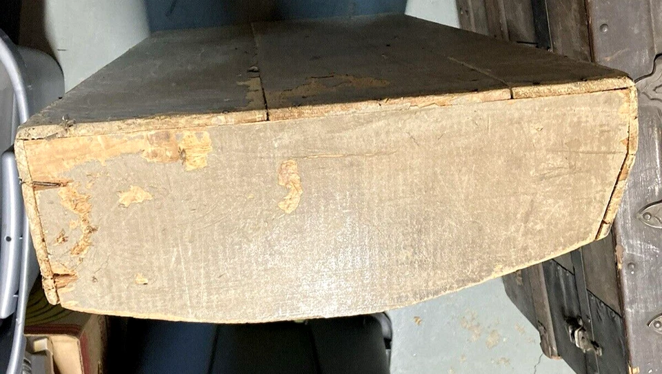 Baúl Antiguo Vintage Cúpula Cubierta con Bandeja y Hermosa Imagen Bajo la Tapa Foto 4 de 4