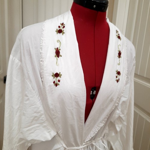 Vintage Victoria’s Secret Country White Robe XS/S red rose embroidery romantic - Picture 2 of 14