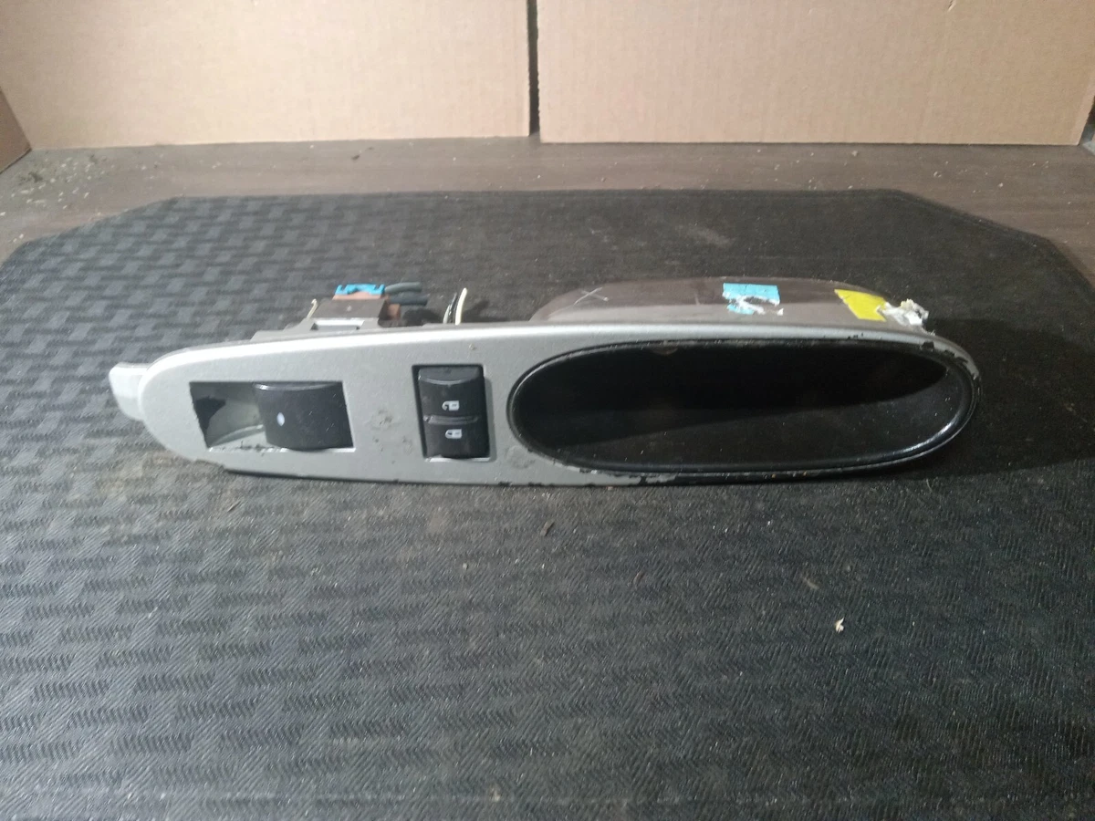 OEM #22733526 GM AC DELCO new OEM Front Right Door Window Switch 
