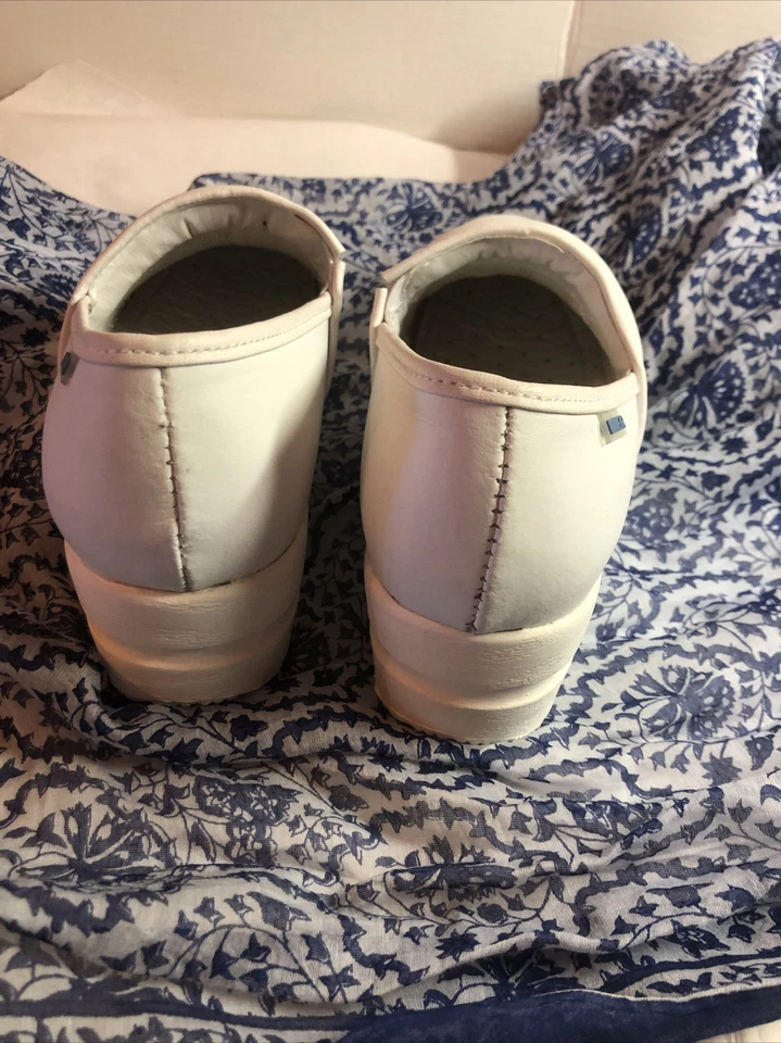 Bonitos zuecos médicos de enfermería Cherokee Workwear para mujer blancos talla 7 Foto 3 de 4