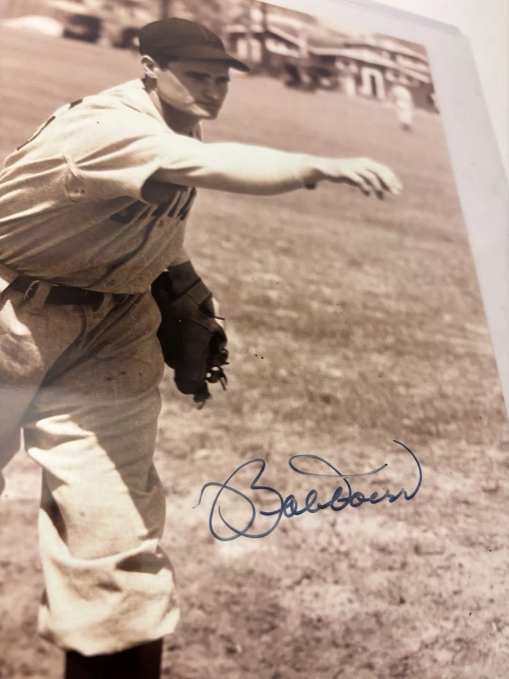 Foto firmada en blanco y negro 8x10 autografiada de Bobby Doerr Medias Rojas de Boston sepia Foto 2 de 3