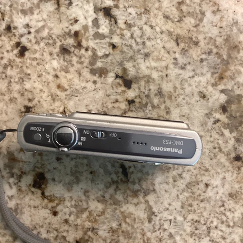 Panasonic LUMIX DMC-FS3-SILVER-8.1MP Digital Camera & Charger-Tested Works Great