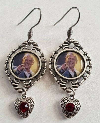 ***SINGER - JOHN FARNHAM & RED HEART PENDANT EARRINGS - BRAND NEW*** - Picture 1 of 1