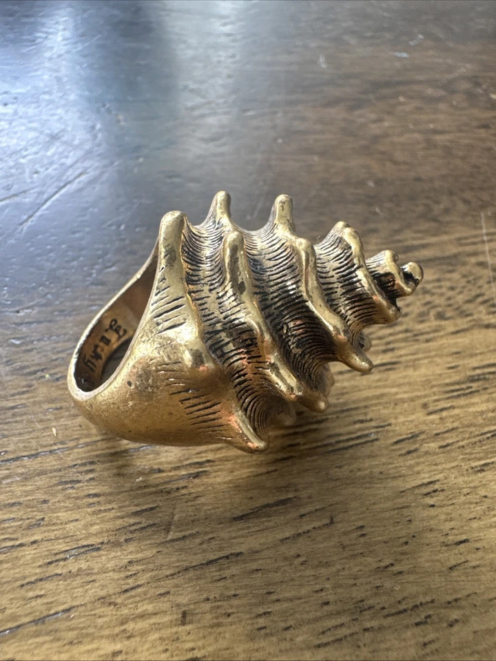"LUCKY" Brand Antiqued Gold Tone Conch Sea Shell Spiral Ring - Size 7 - Image 3 of 4