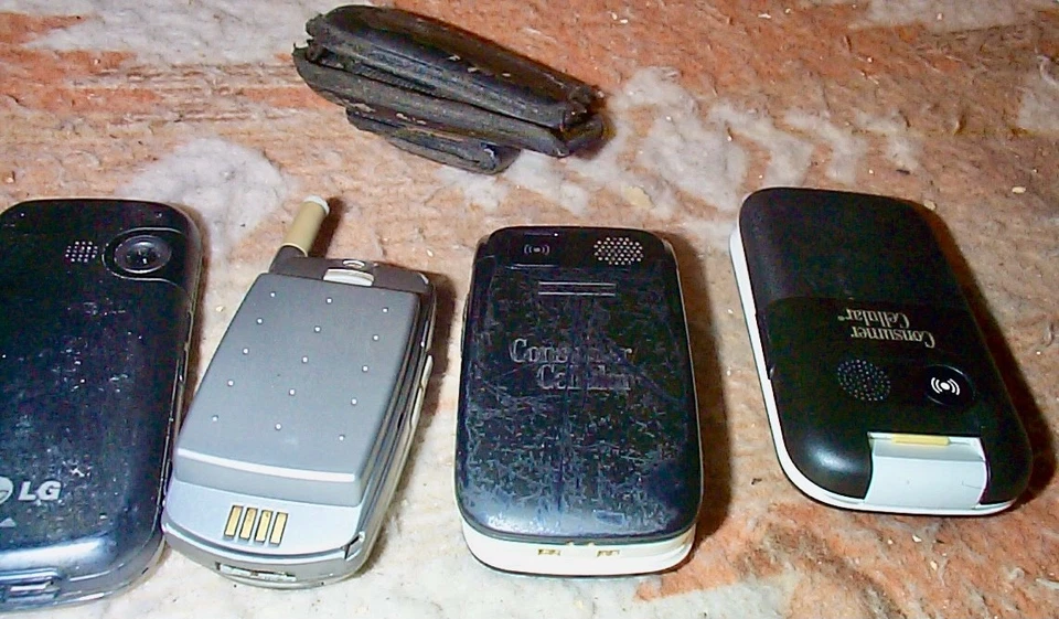 Used 4 CELL PHONES -- Sprint LG - Consumer Cellular Easy Doro -- FLIP -- Working - Image 3 of 4