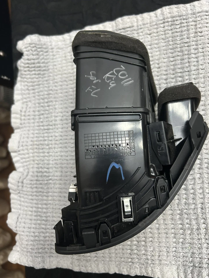 2011-2013 KIA SORENTO Salida de aire del lado izquierdo del conductor OEM 97480-1U000 Foto 3 de 3