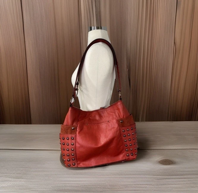 Bolso de Hombro Hobo de Cuero y Gamuza Rojo B. Makowsky Cartera Leopardo Oro Rosa Tachuelas Foto 4 de 4