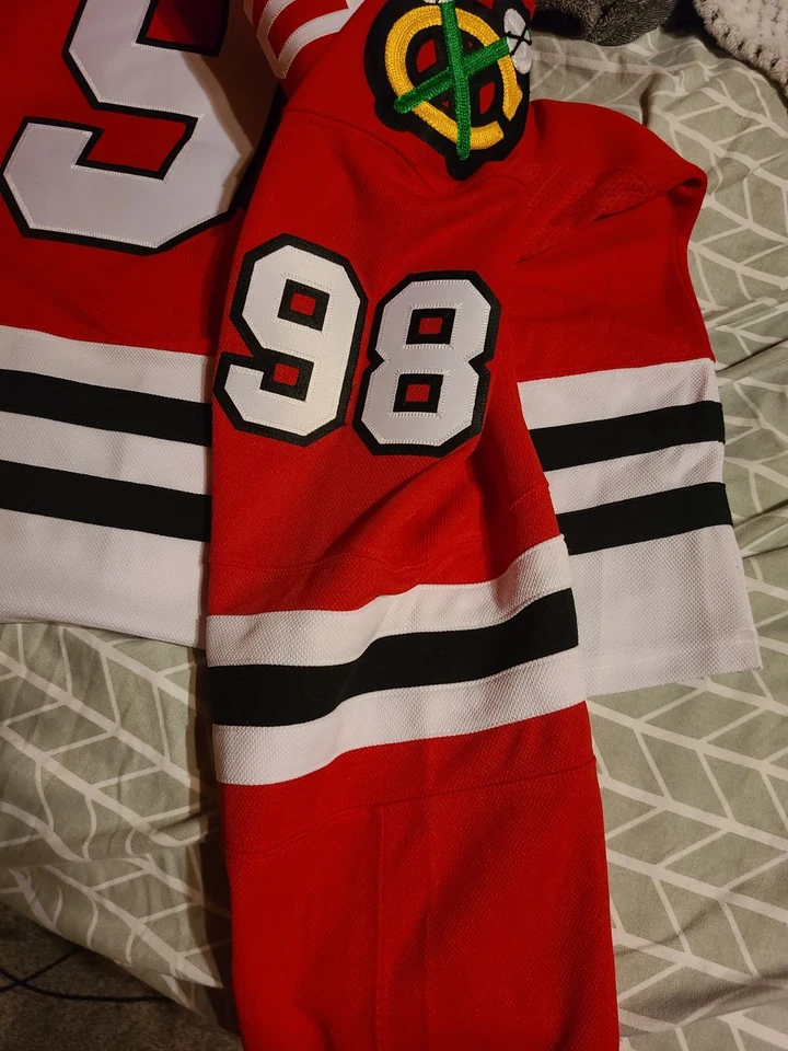 Camiseta deportiva premium cosida Fanatics Conner Bedard #98 24/25 Foto 2 de 4