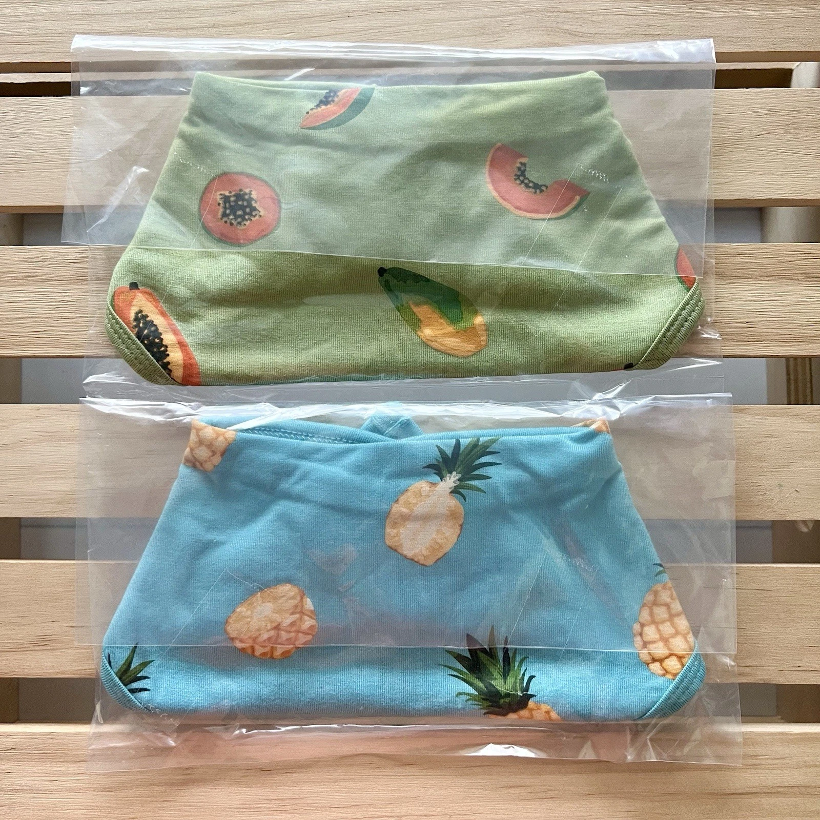 *NIB* Bundle Kyte Baby Bibs Pineapple On Makai Papaya On Honu Tropical Fruits
Opens in a new window