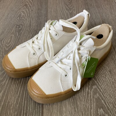 Womens Gum Sole Sneakers Women's Kicks Canvas Sneaker In Off-White
