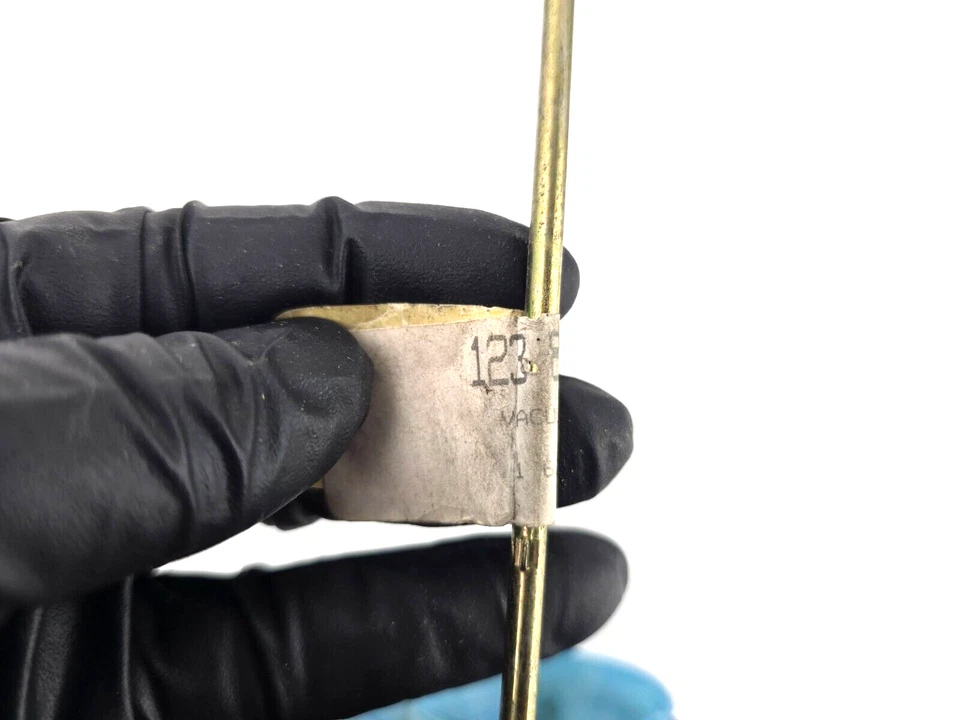 Elemento de bloqueo de vacío de puerta de combustible Mercedes Benz W123 1238000175 240D 280E 300D NOS Foto 3 de 4