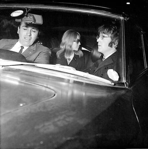 John Lennon with wife Cynthia leave the New London Synagogue, St. - Old Photo - Photo 1/1