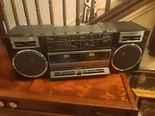 Vtg Fisher HiFi Boombox Stereo Model PH-W702 AC/DC Battery Power Ghetto Blaster