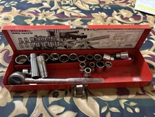 Vintage Master Mechanic 3/8" Drive Metal box/tray some Master Mechanic sockets
