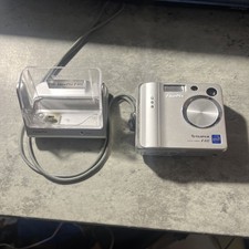 Fuji Finepix F410 digital compact camera. Excellent. Untested No Leads