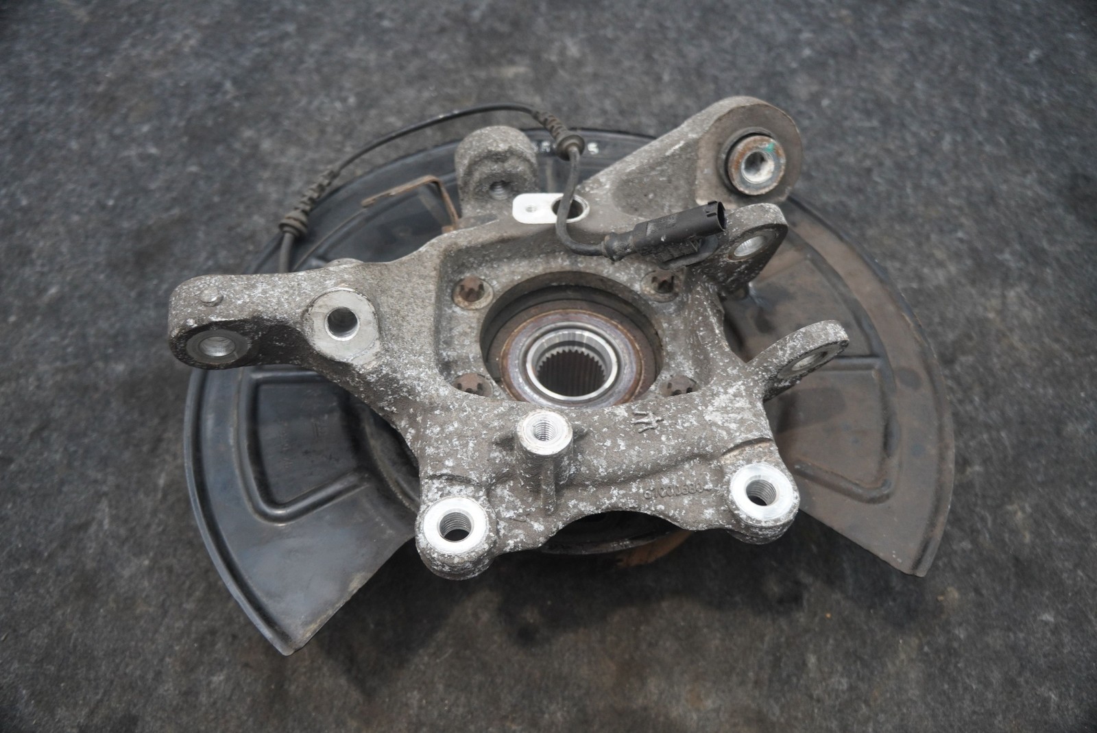 Rear Left Spindle Knuckle Wheel Hub 670006802 Maserati Quattroporte M156 2014-16