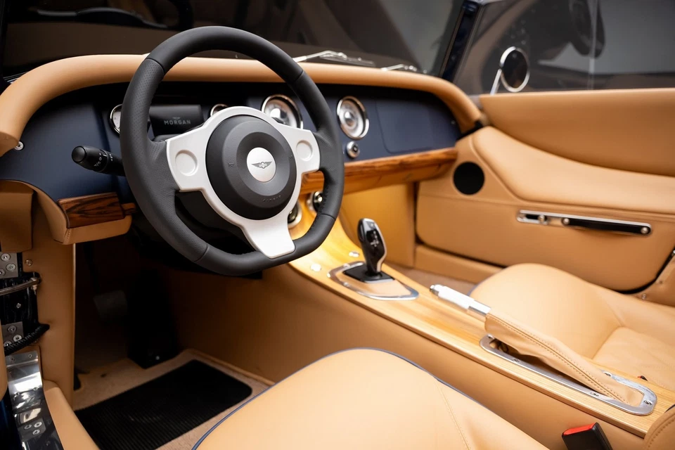 Morgan Plus Four Roadster 2025 Foto 2 de 4