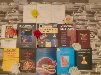 Set mit 13 Büchern zum Studium an der Fakultät für Medizin und Chirurgie