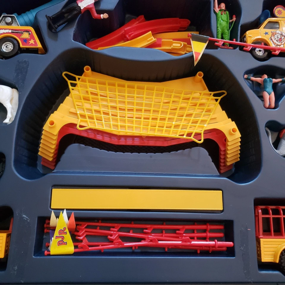 Corgi : Gift Set 48 - Jean Richard Pinder Circus - 1:43 Scale Vintage 1978 - Image 4 of 4