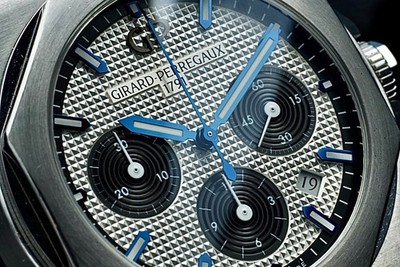Girard-Perregaux Laureato Chronograph 42mm White Dial  81020-11-131-11A Panda