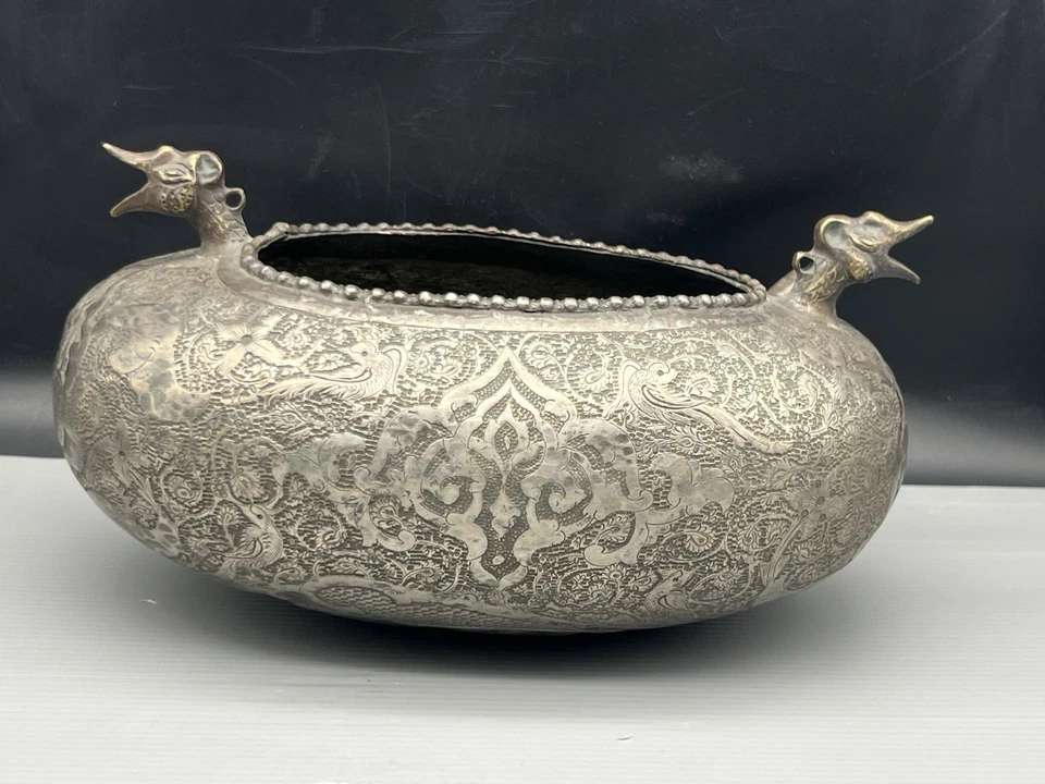 Um Qajar cobre estanhado Kashkul Dervix tigela forma barco cabeça de dragão figura sufi - Imagem 4 de 4