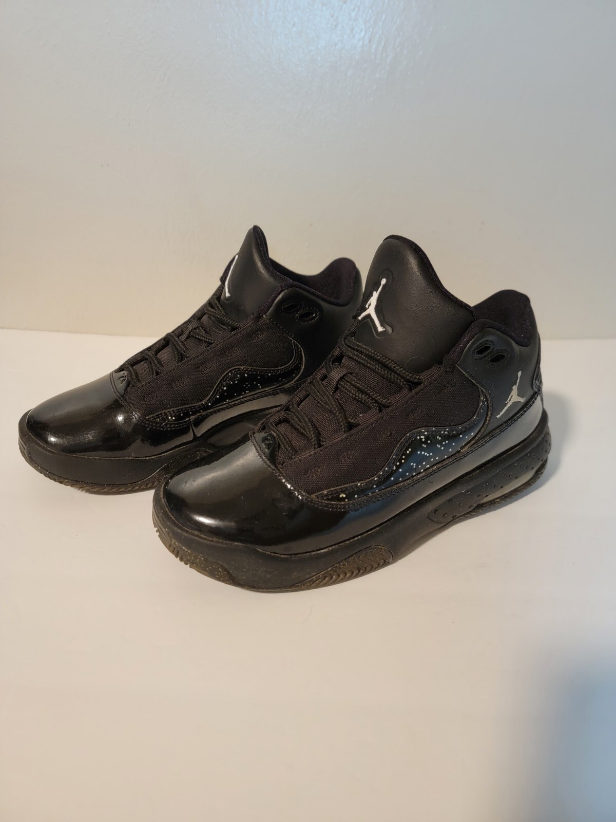 Jordan Max Aura 2 Youth Size 4 Same As 