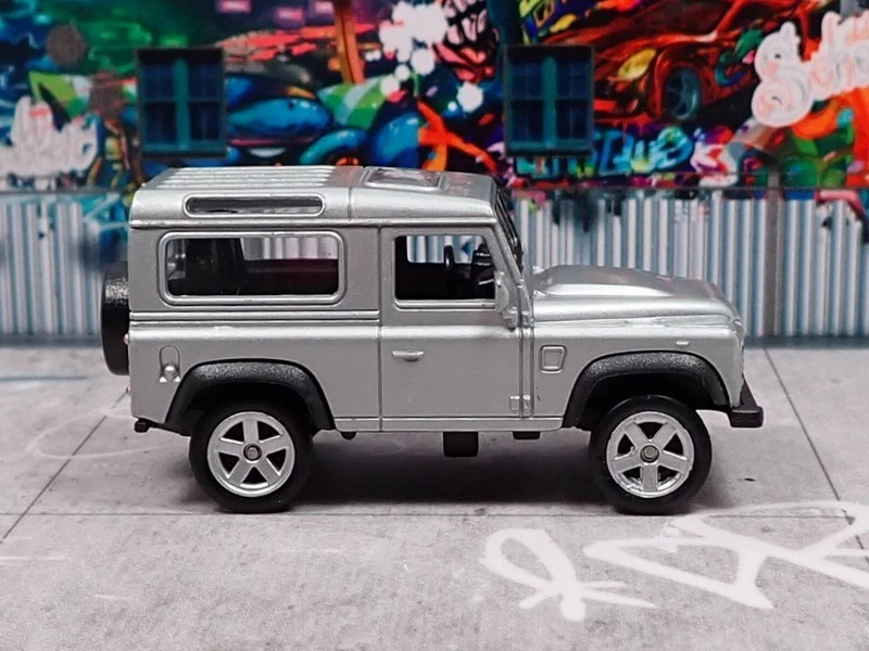 WELLY / No. 52367 Land Rover Defender 90 (Silver-Grey). - Image 2 of 4