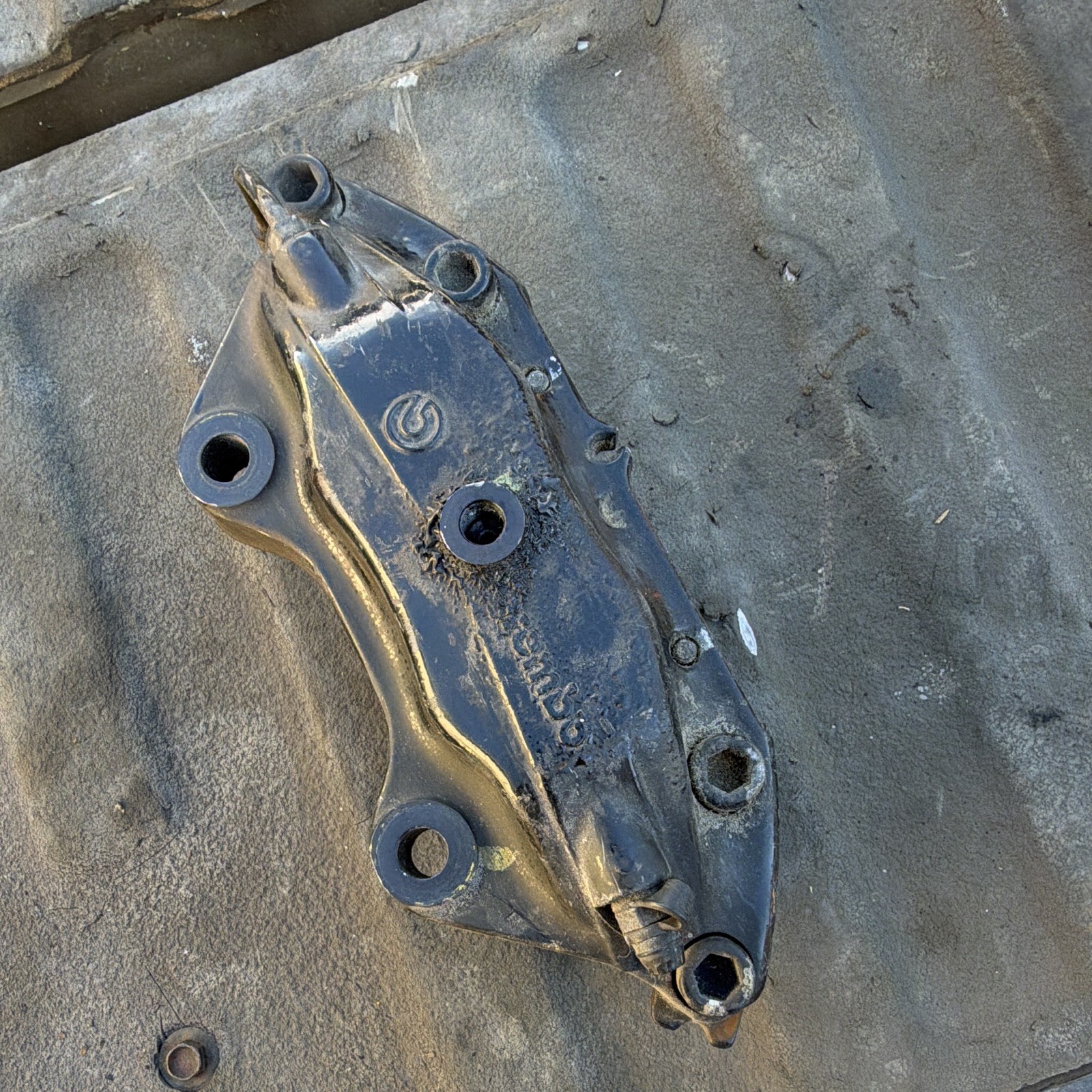 Maserati 4200 GT Front Right Brembo brake caliper with pads