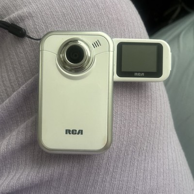 RCA EZ207-A Small Wonder White Digital Mini Flip Out Camera *TESTED*