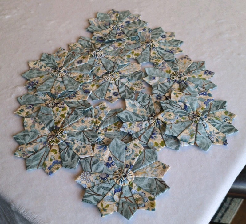 12 Mini Dresden Plate Quilt Blocks. 5 In Finished Edges Pre Washed Cotton