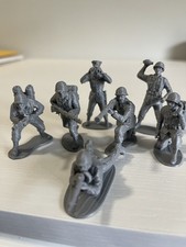 Plastic Infantry Toy Soldiers Army Men Grey Figures Lot Of 40