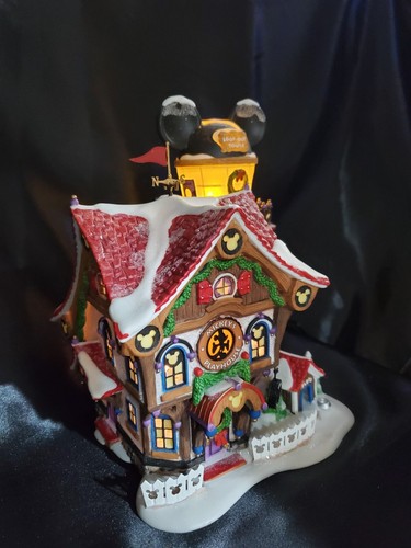 DEPT 56 POLO NORD DISNEY - MICKEY'S NORTH POLE HOLIDAY HOUSE 56759 COME NUOVO IN SCATOLA - Foto 3 di 16