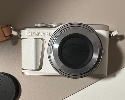 Olympus PEN E-PL10 16.1MP 14-42mm Lens Mirrorless Digital Camera