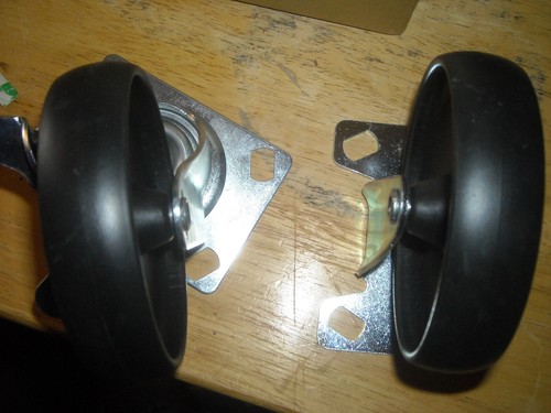 new 4" x 1" Caster set with mounting screw sealed box - Picture 7 of 8