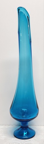 18.25" L. E. Smith Peacock Blue Simplicity Pedestal Swung Vase - Picture 7 of 8