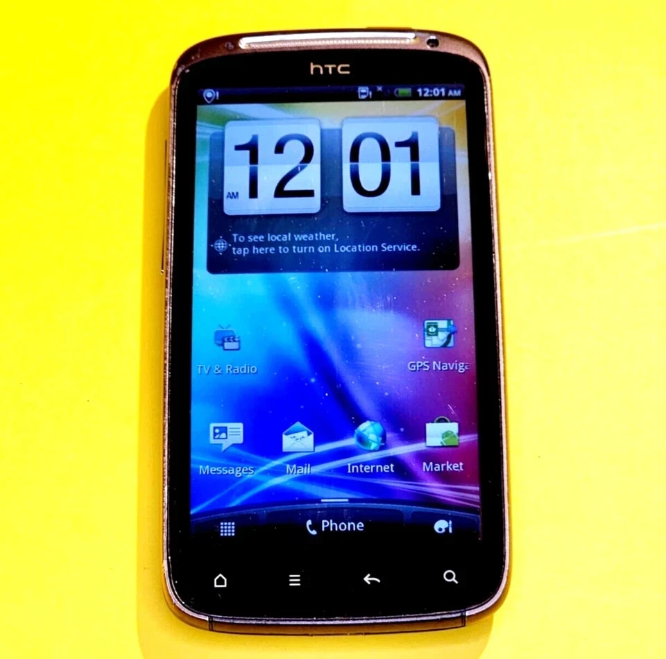 8/10 HTC SENSATION PG58110 UNLOCKED CELL PHONE TELUS ROGERS FIDO BELL CHATR FIZZ - Image 2 of 4