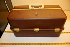 Nice Vintage UMCO 1060 Tackle Box For Fishing Lures