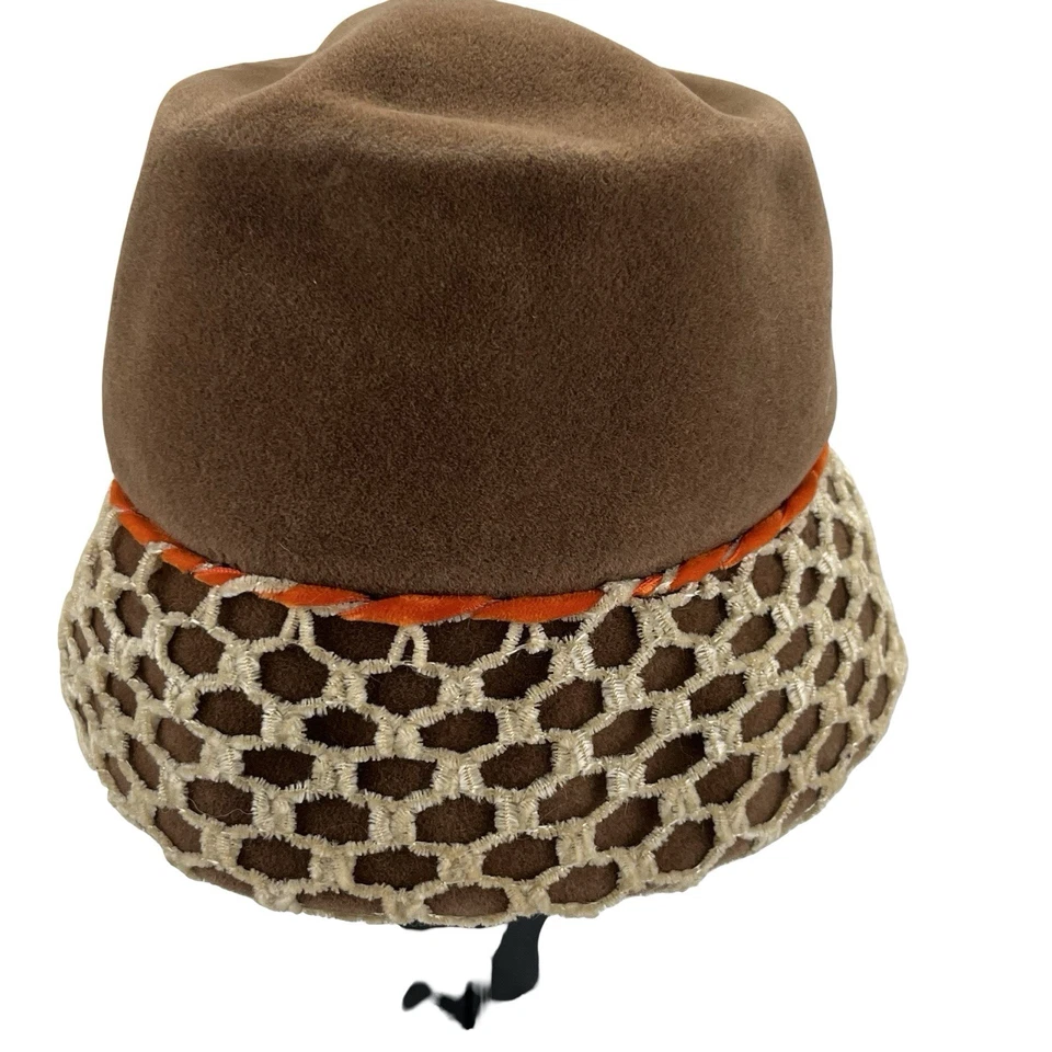 Sombrero Cloche Vintage Halle Bros. Co. - Hecho en Francia - Fieltro Marrón y Malla de Crochet Foto 3 de 4