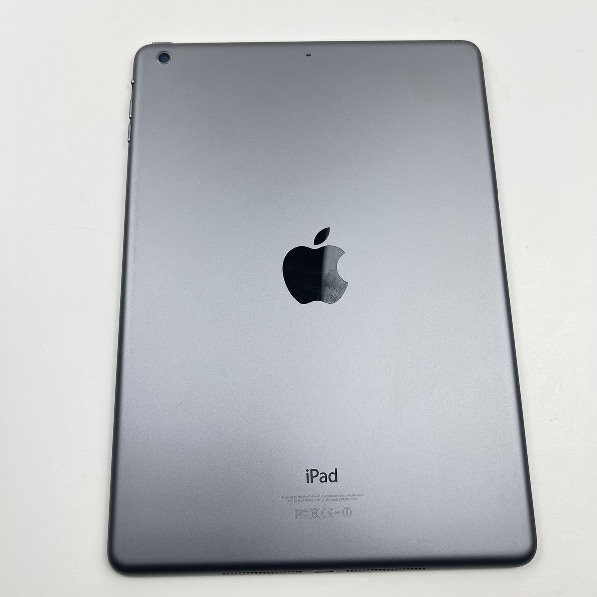Apple iPad Air 1st Generation A1474 16 GB Wi-Fi 9.7 in | Space