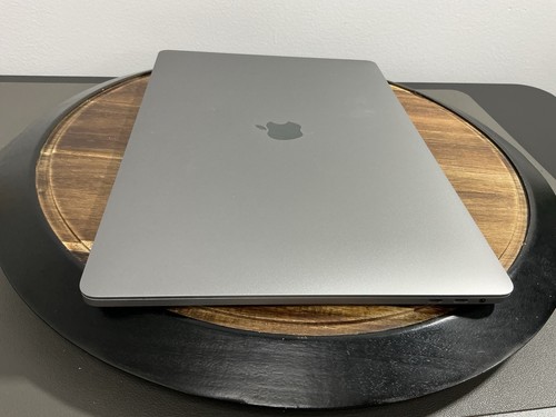 Apple MacBook Pro 15" 2019 2.4 GHz 8-Core Intel i9 32GB RAM 500GB SSD Vega 20 - Afbeelding 7 van 12