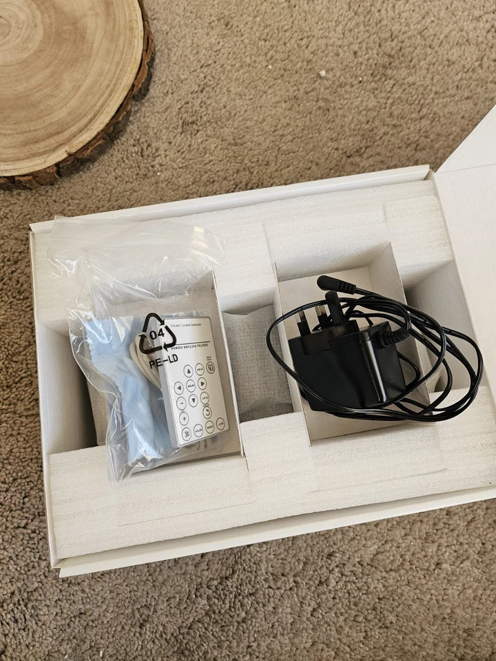 NEW BOXED 7in Digital Photo Frame 32mb storage Old 2000s Great working condition - Image 3 of 4